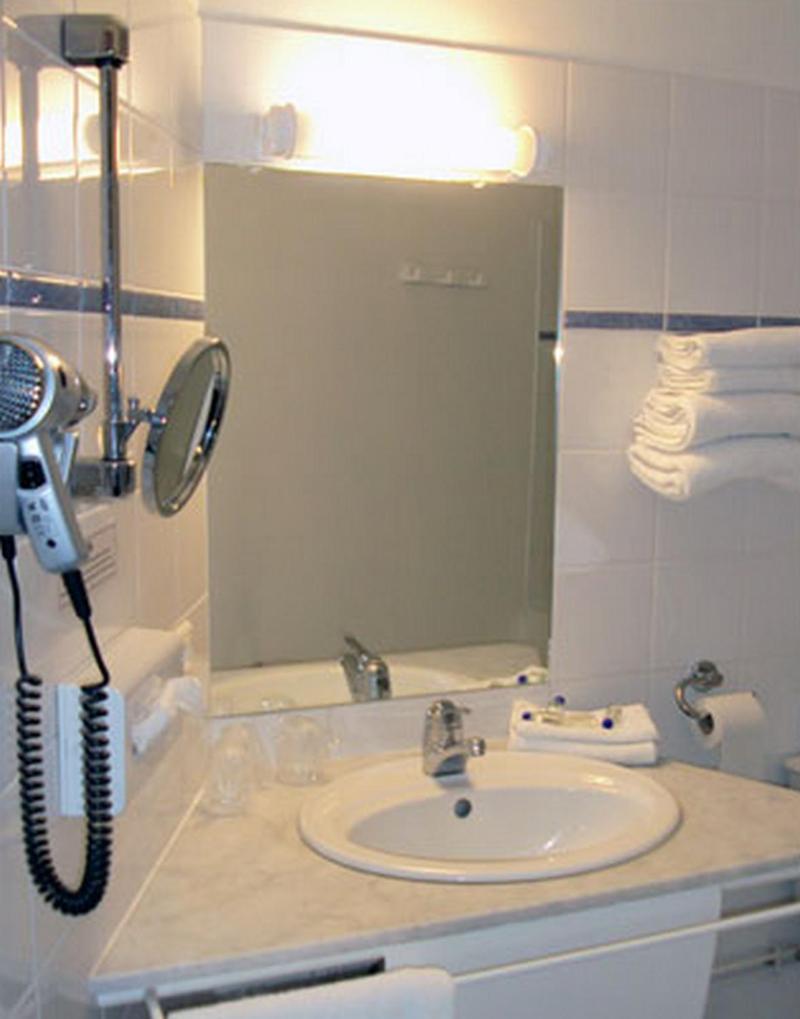 Hotel Les Colonnes Strasbourg Zenith Eckbolsheim Esterno foto